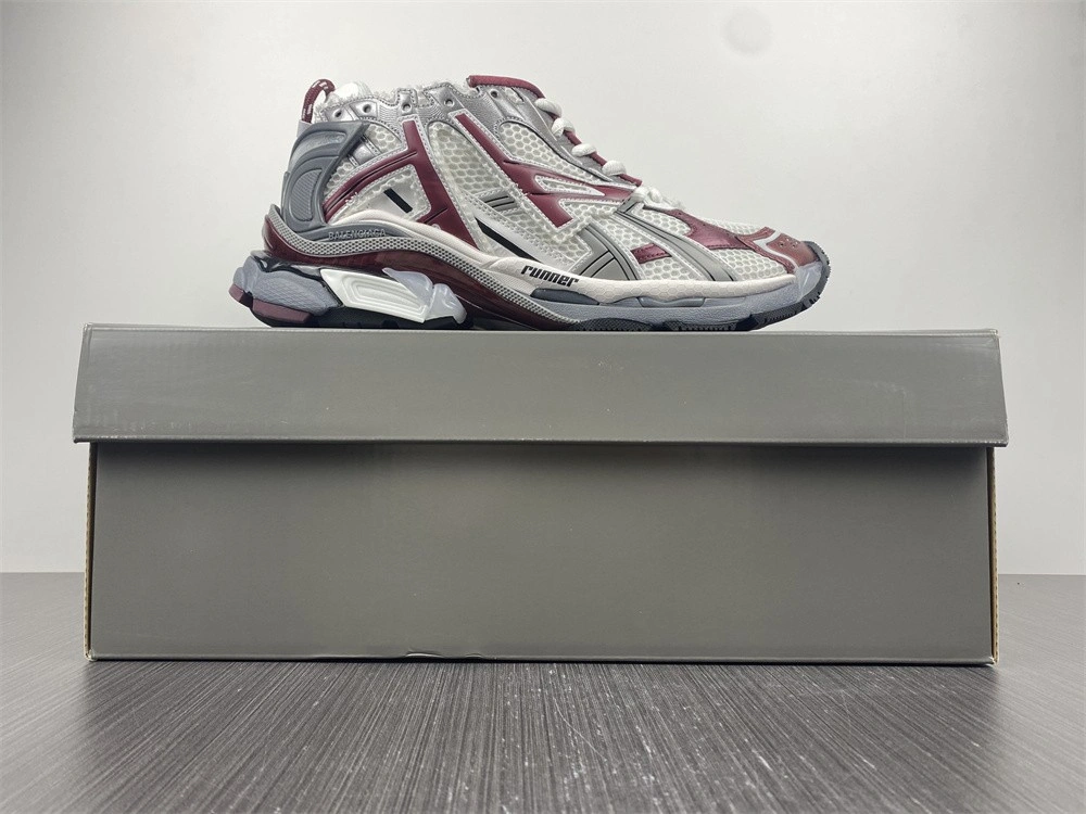 Balenciaga  RUNNER SNEAKER  677403W3RB89069