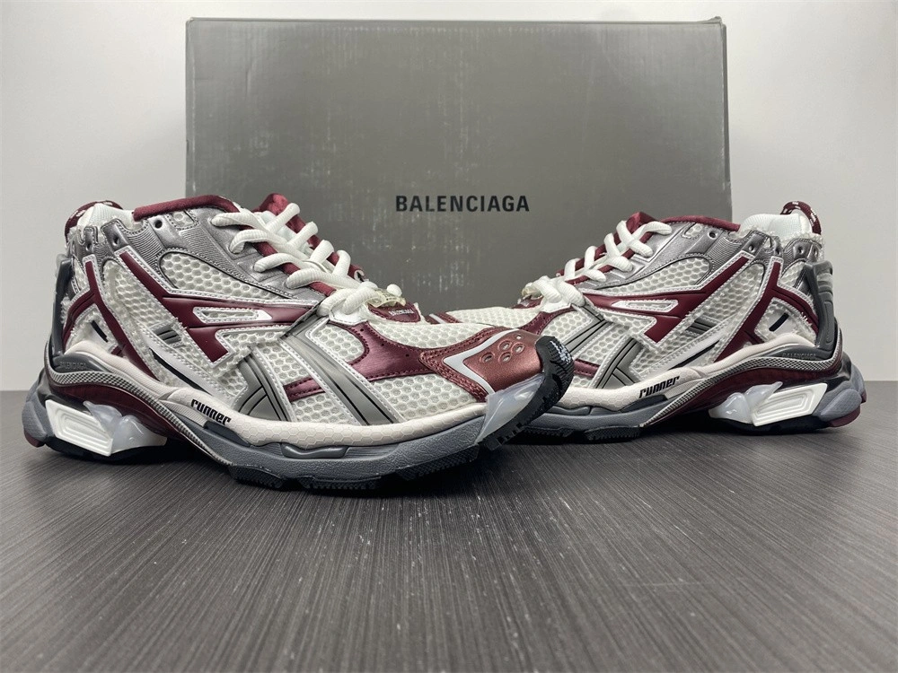 Balenciaga  RUNNER SNEAKER  677403W3RB89069