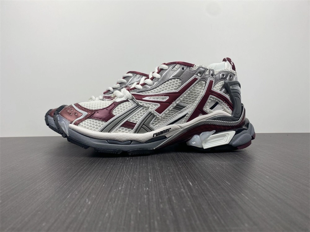 Balenciaga  RUNNER SNEAKER  677403W3RB89069