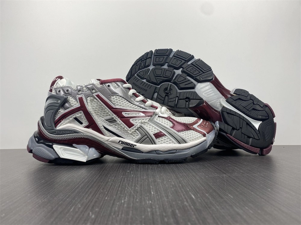 Balenciaga  RUNNER SNEAKER  677403W3RB89069