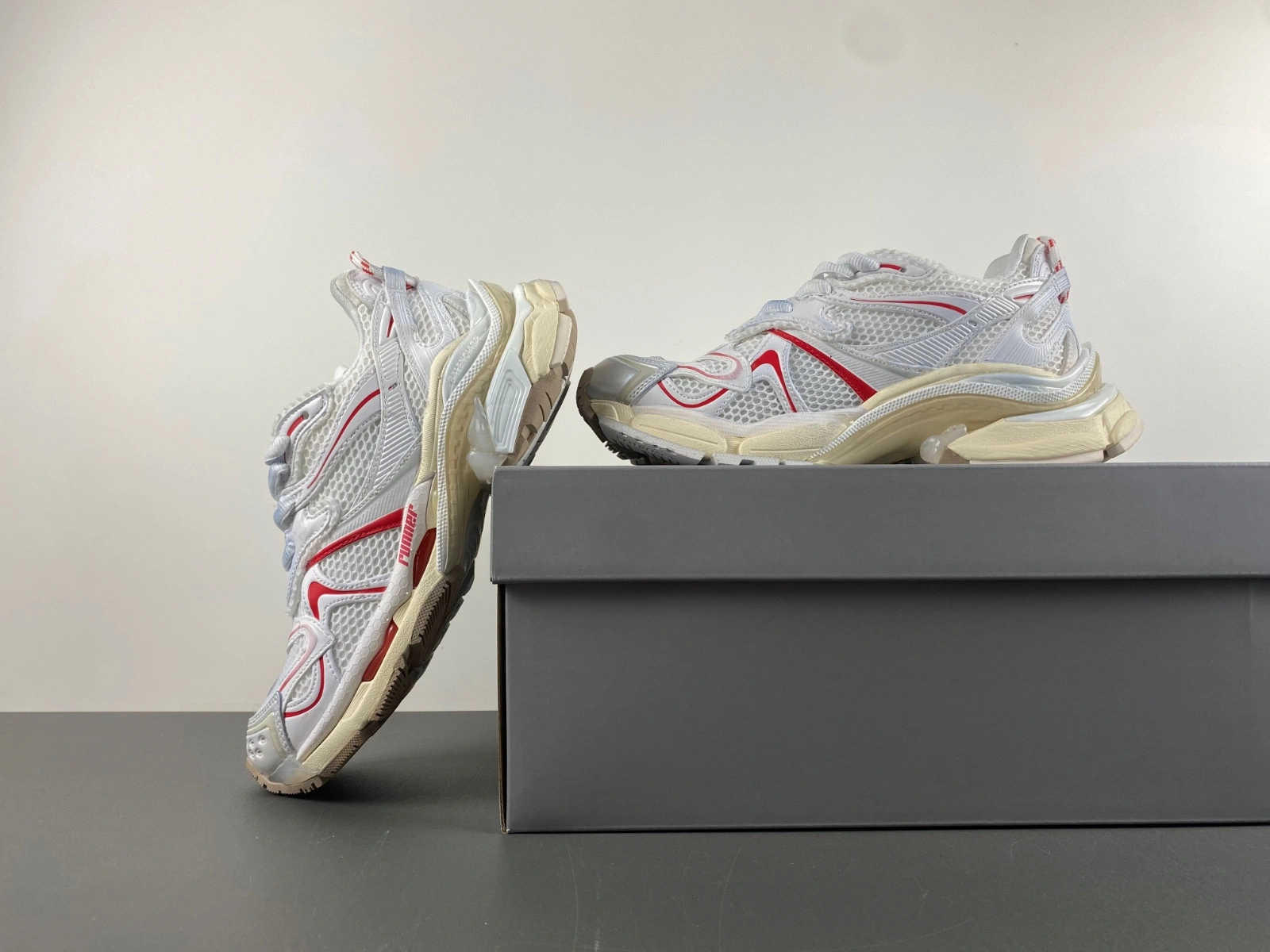 Balenciaga  Runner 2 Sneaker IN WHITE BEIGE RED