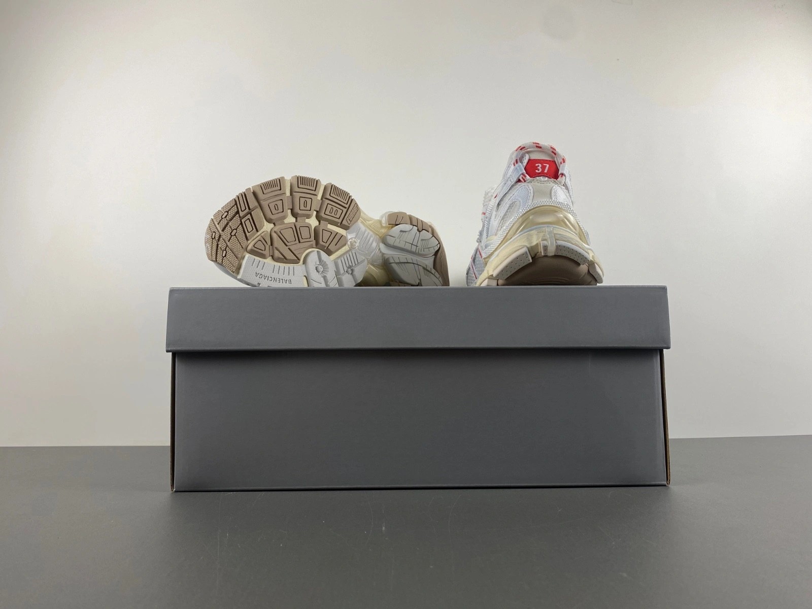 Balenciaga  Runner 2 Sneaker IN WHITE BEIGE RED