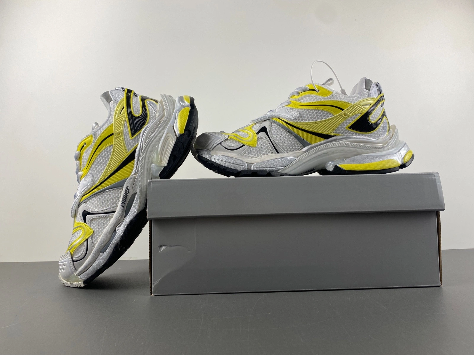 Balenciaga  Runner 2 panelled Sneaker