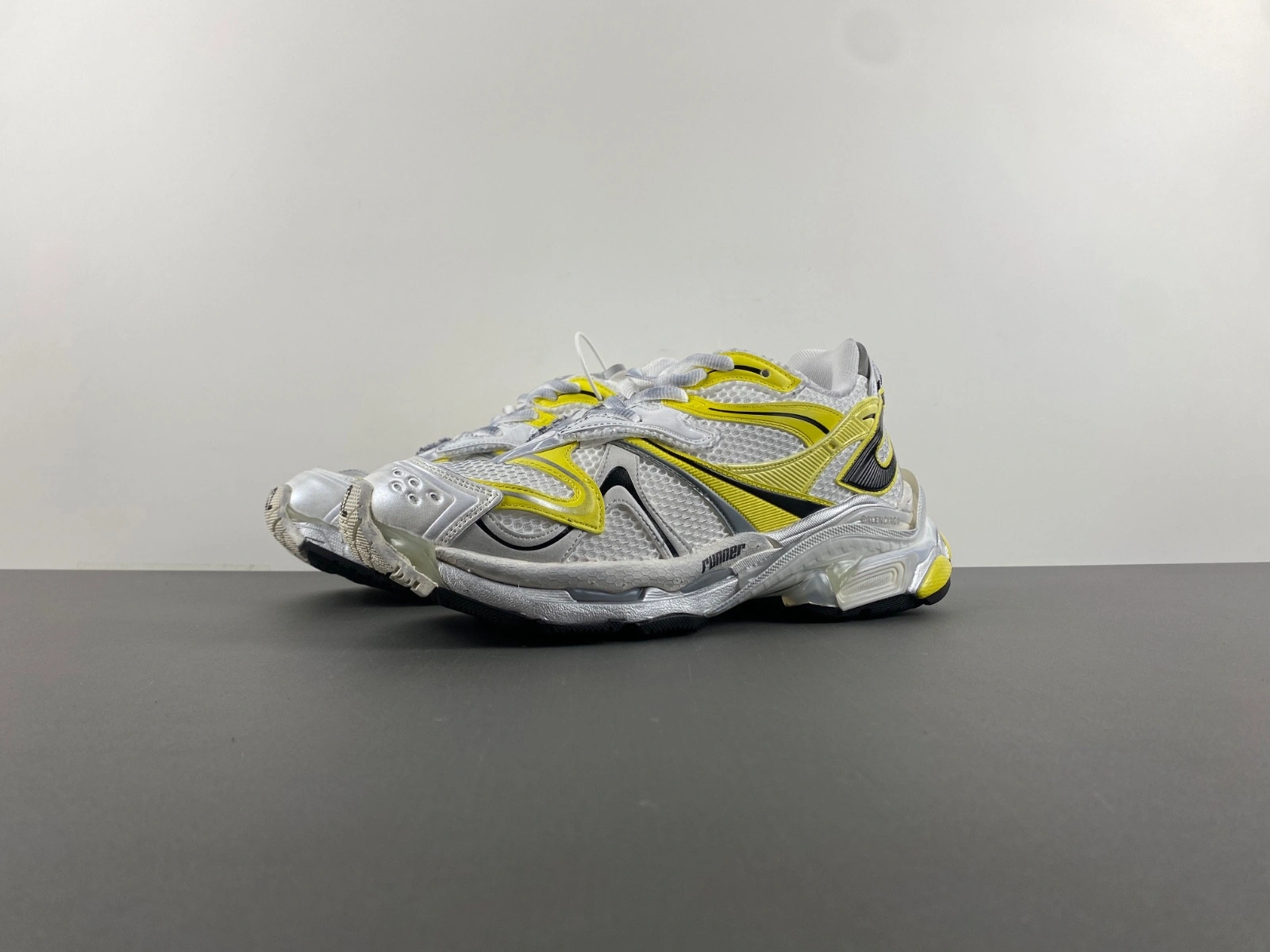 Balenciaga  Runner 2 panelled Sneaker