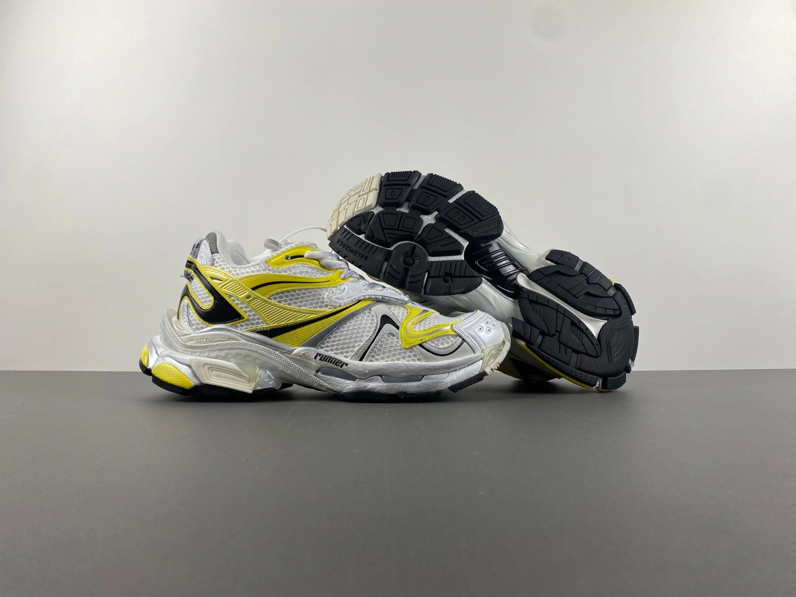 Balenciaga  Runner 2 panelled Sneaker
