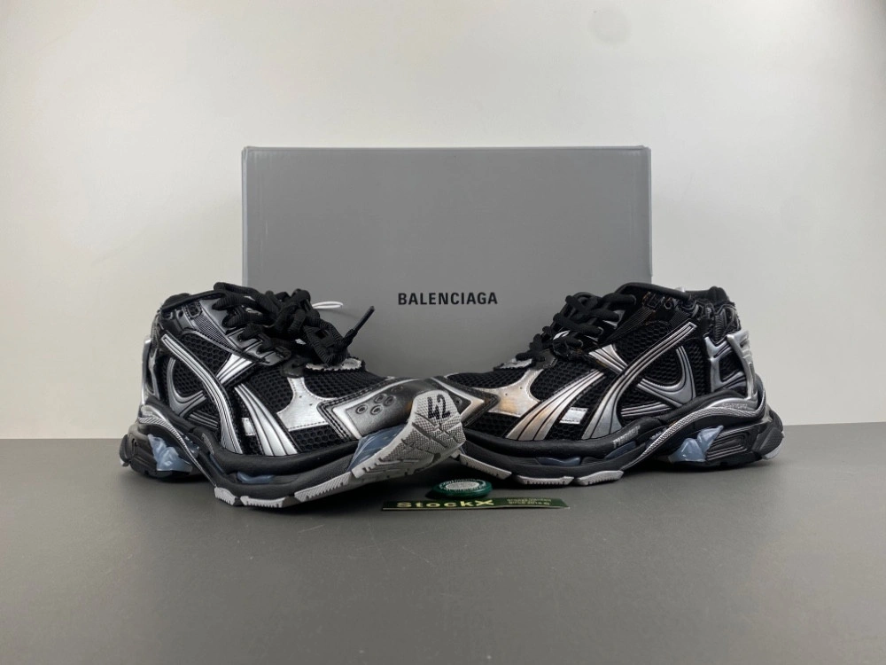Balenciaga  Runner Sneaker  772774 W3RNY 0322