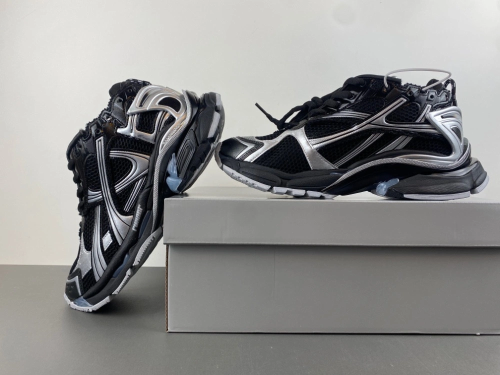 Balenciaga  Runner Sneaker  772774 W3RNY 0322