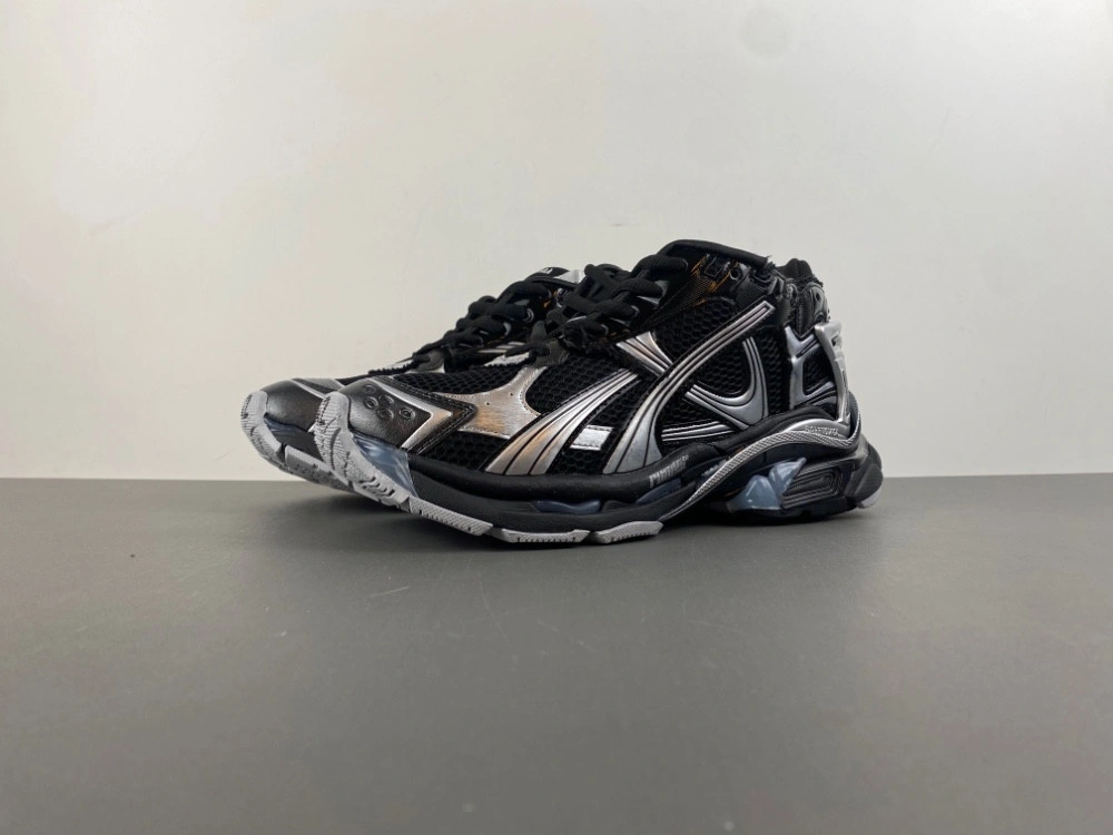 Balenciaga  Runner Sneaker  772774 W3RNY 0322