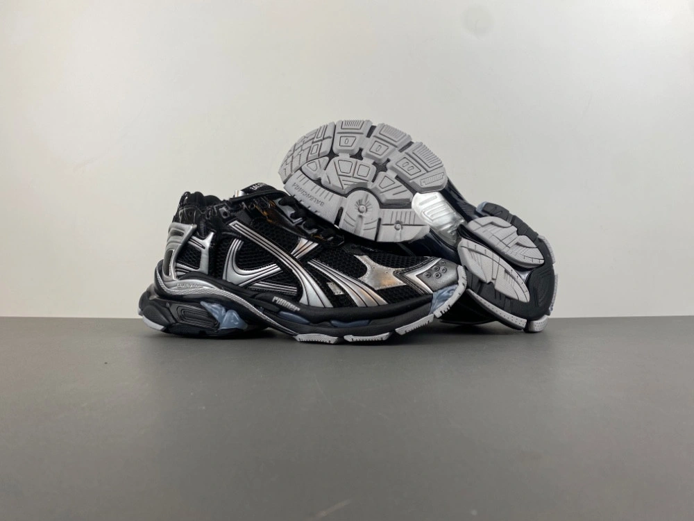 Balenciaga  Runner Sneaker  772774 W3RNY 0322