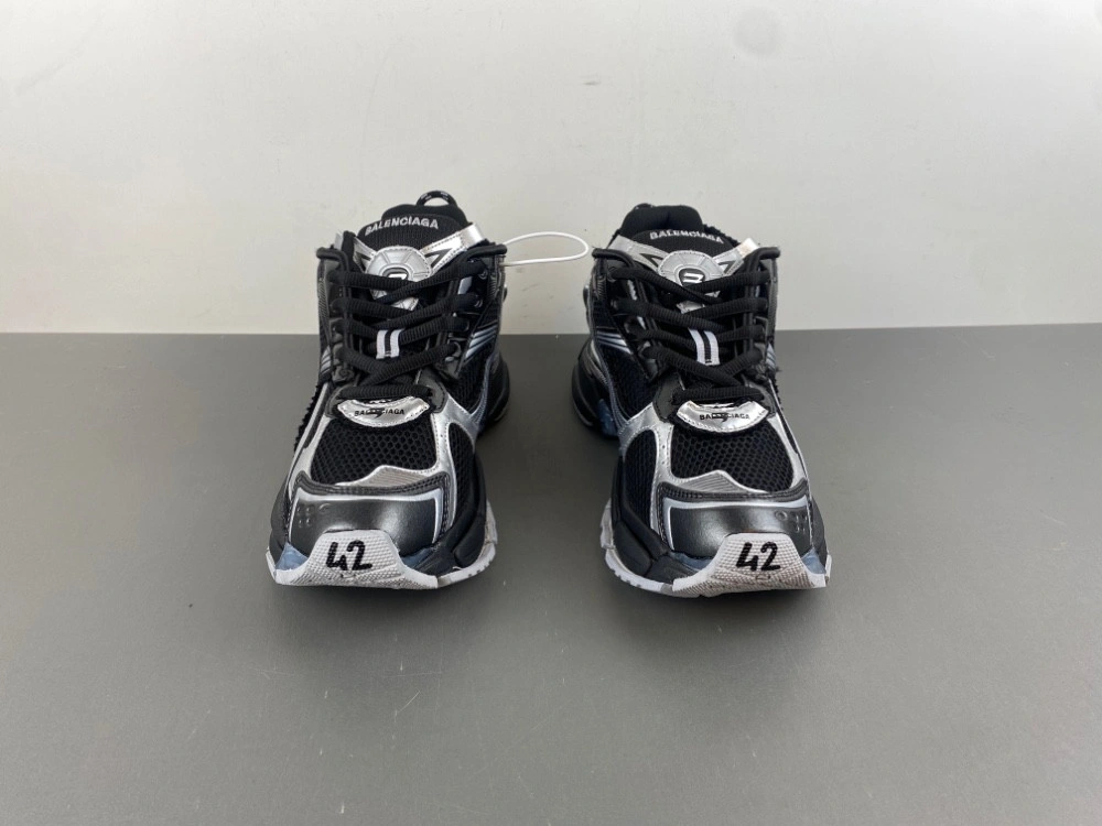 Balenciaga  Runner Sneaker  772774 W3RNY 0322