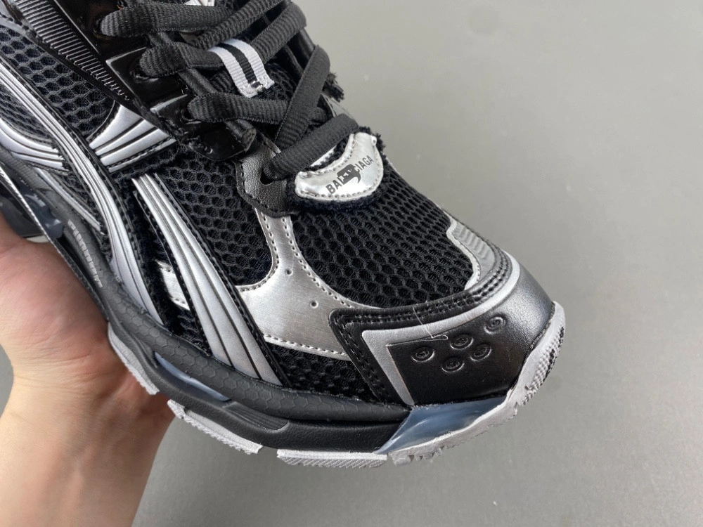 Balenciaga  Runner Sneaker  772774 W3RNY 0322
