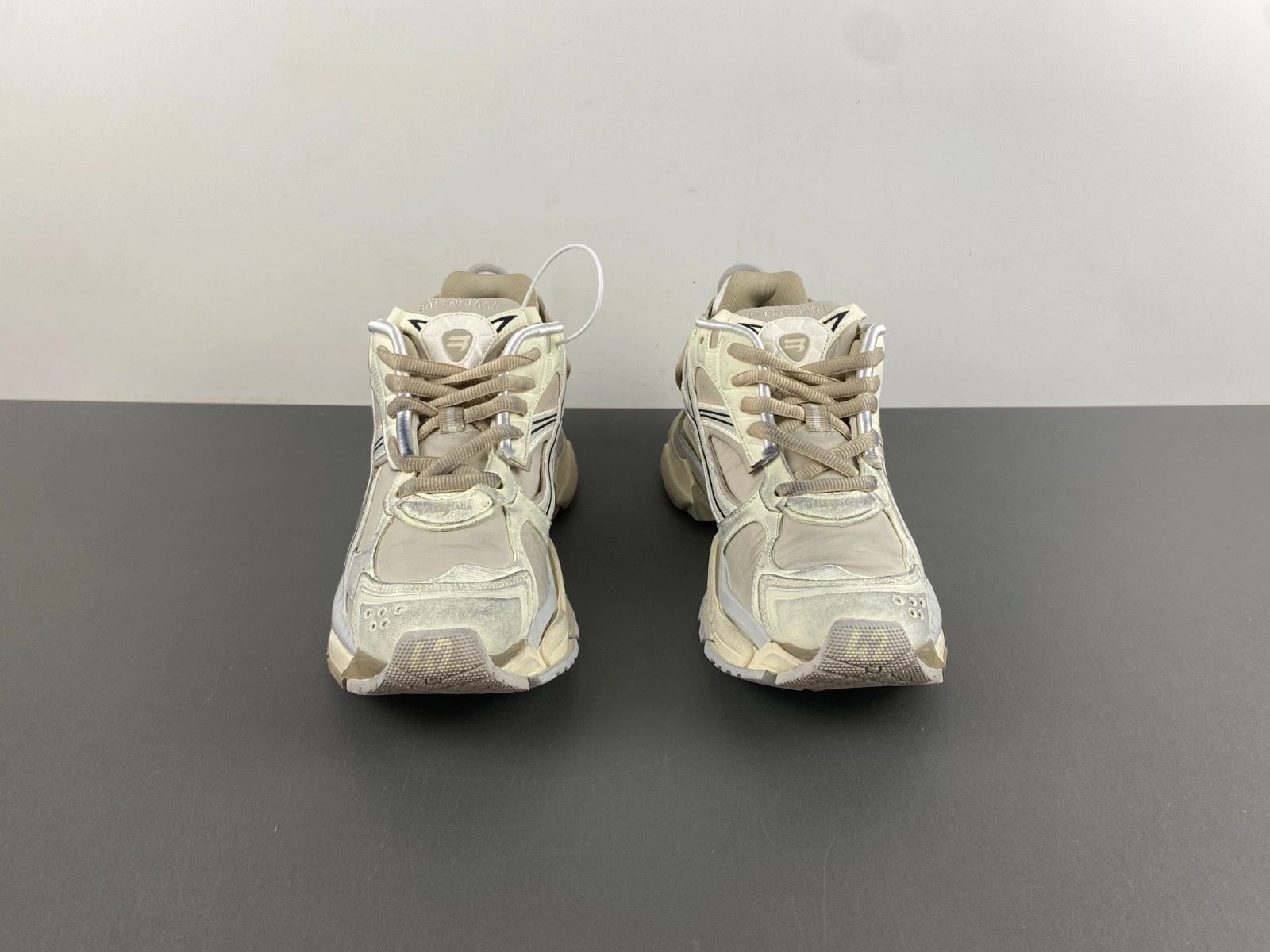 Balenciaga  Runner Sneaker in BEIGE WHITE BLACK