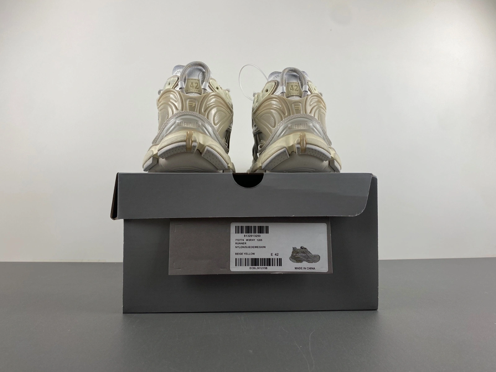 Balenciaga  Runner Sneaker in BEIGE WHITE BLACK
