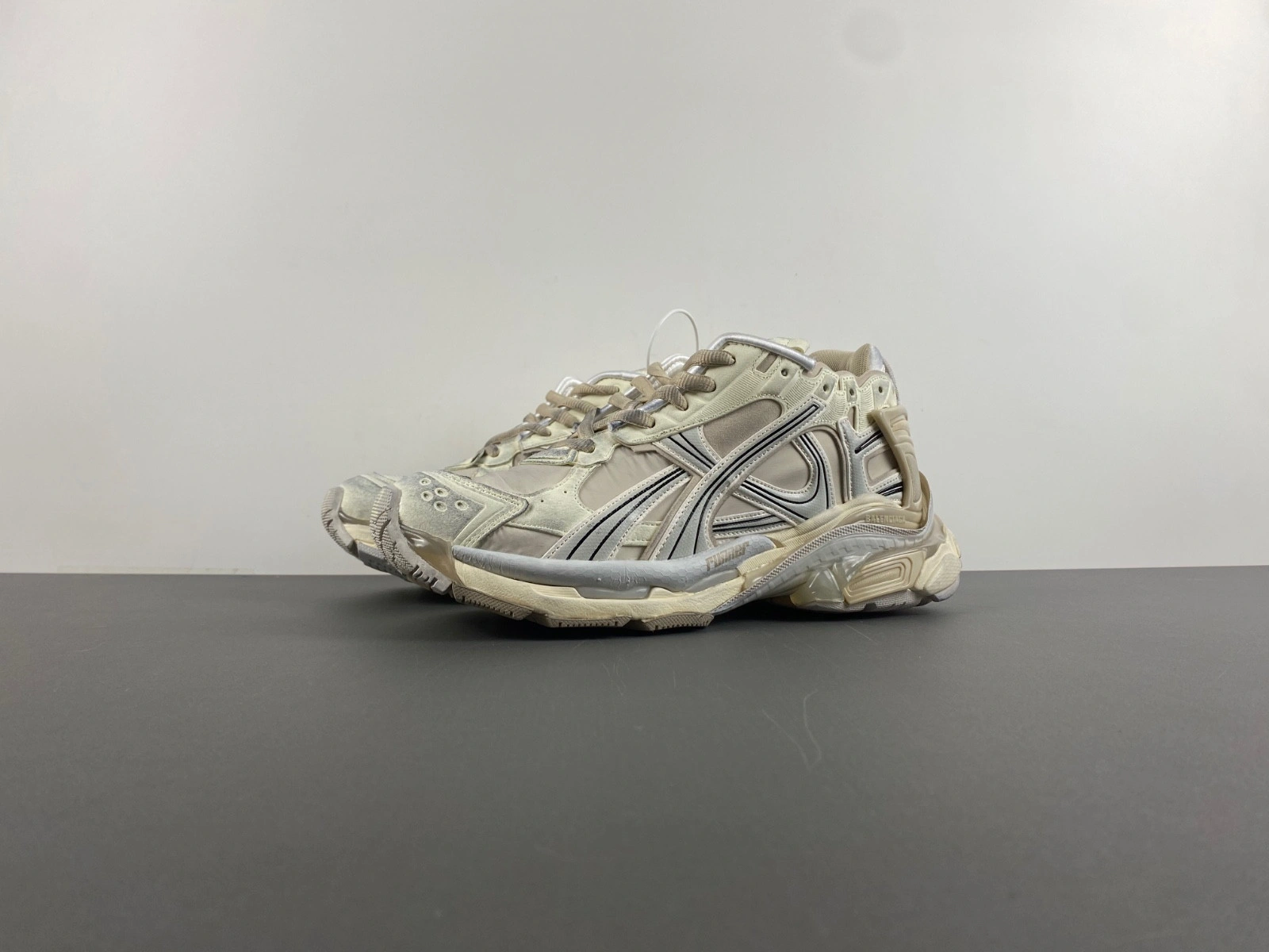 Balenciaga  Runner Sneaker in BEIGE WHITE BLACK