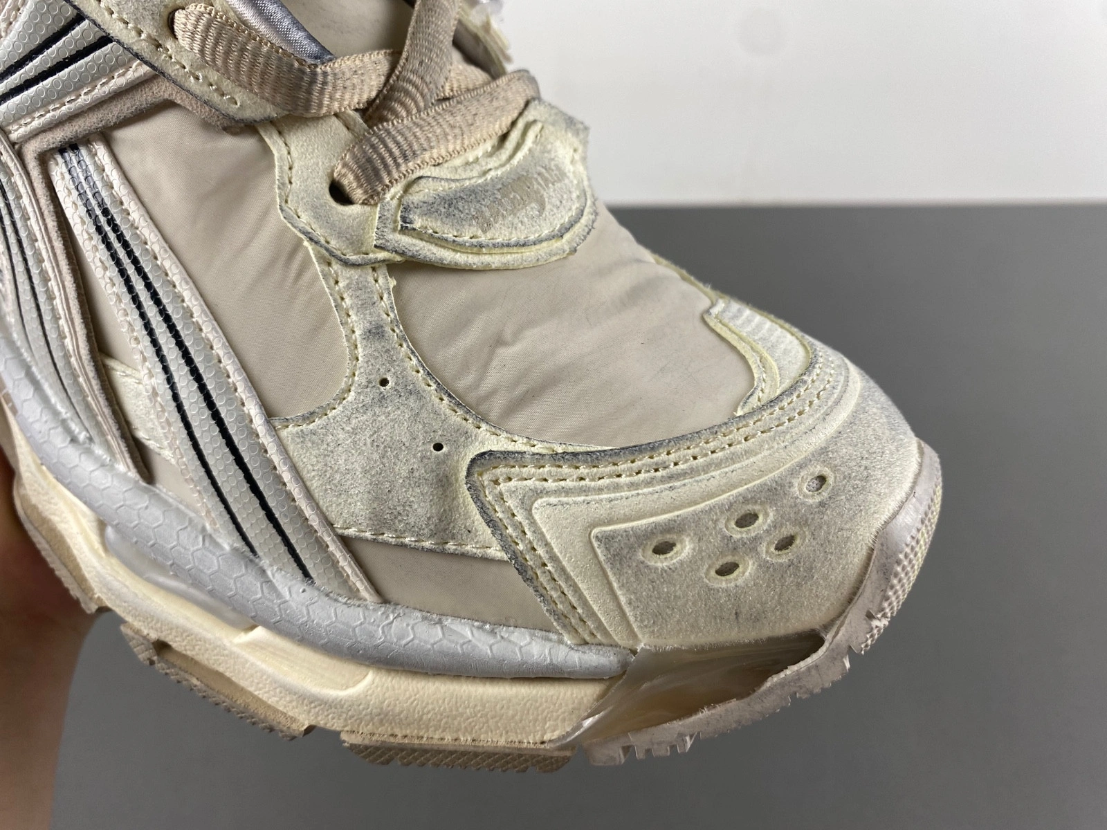 Balenciaga  Runner Sneaker in BEIGE WHITE BLACK