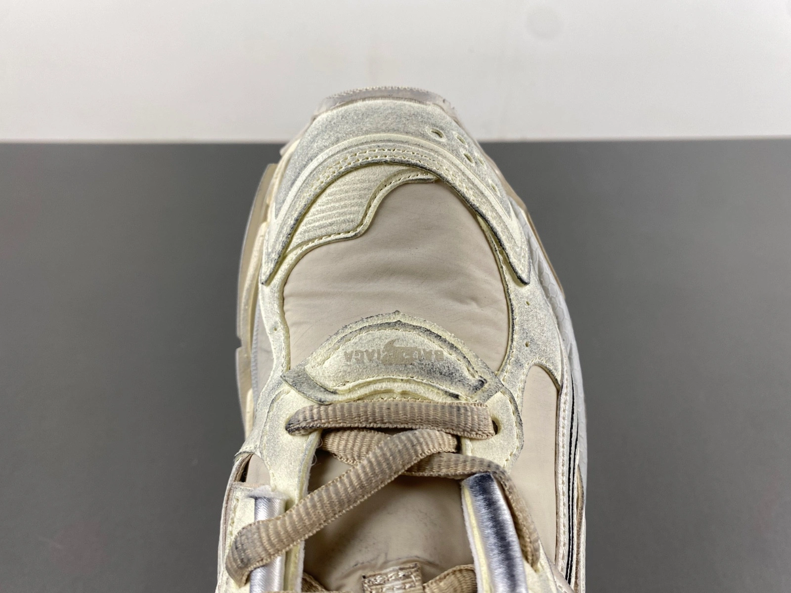 Balenciaga  Runner Sneaker in BEIGE WHITE BLACK