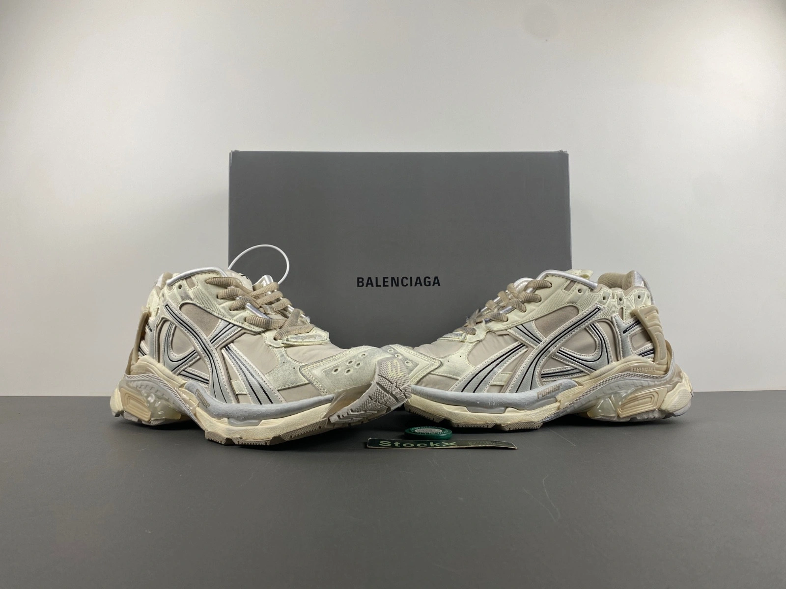 Balenciaga  Runner Sneaker in BEIGE WHITE BLACK