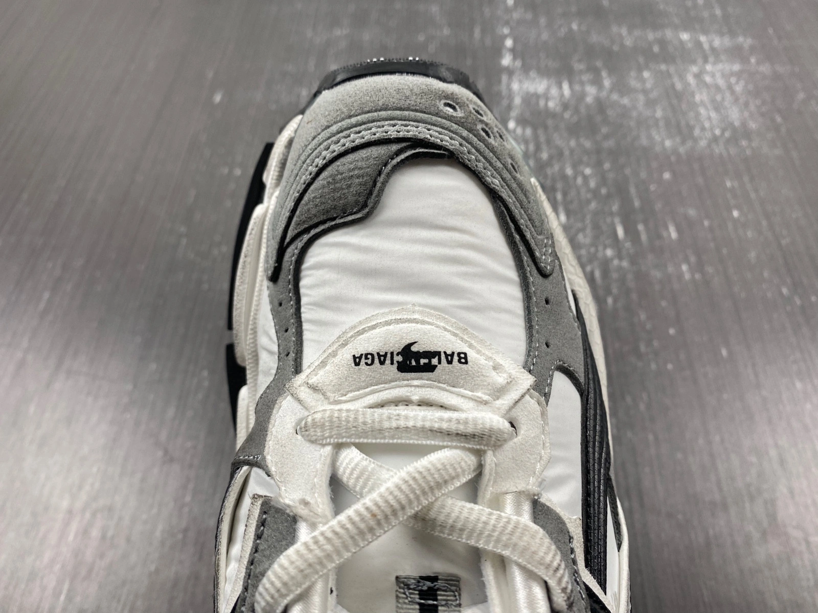 Balenciaga  Runner Sneaker in Grey white black