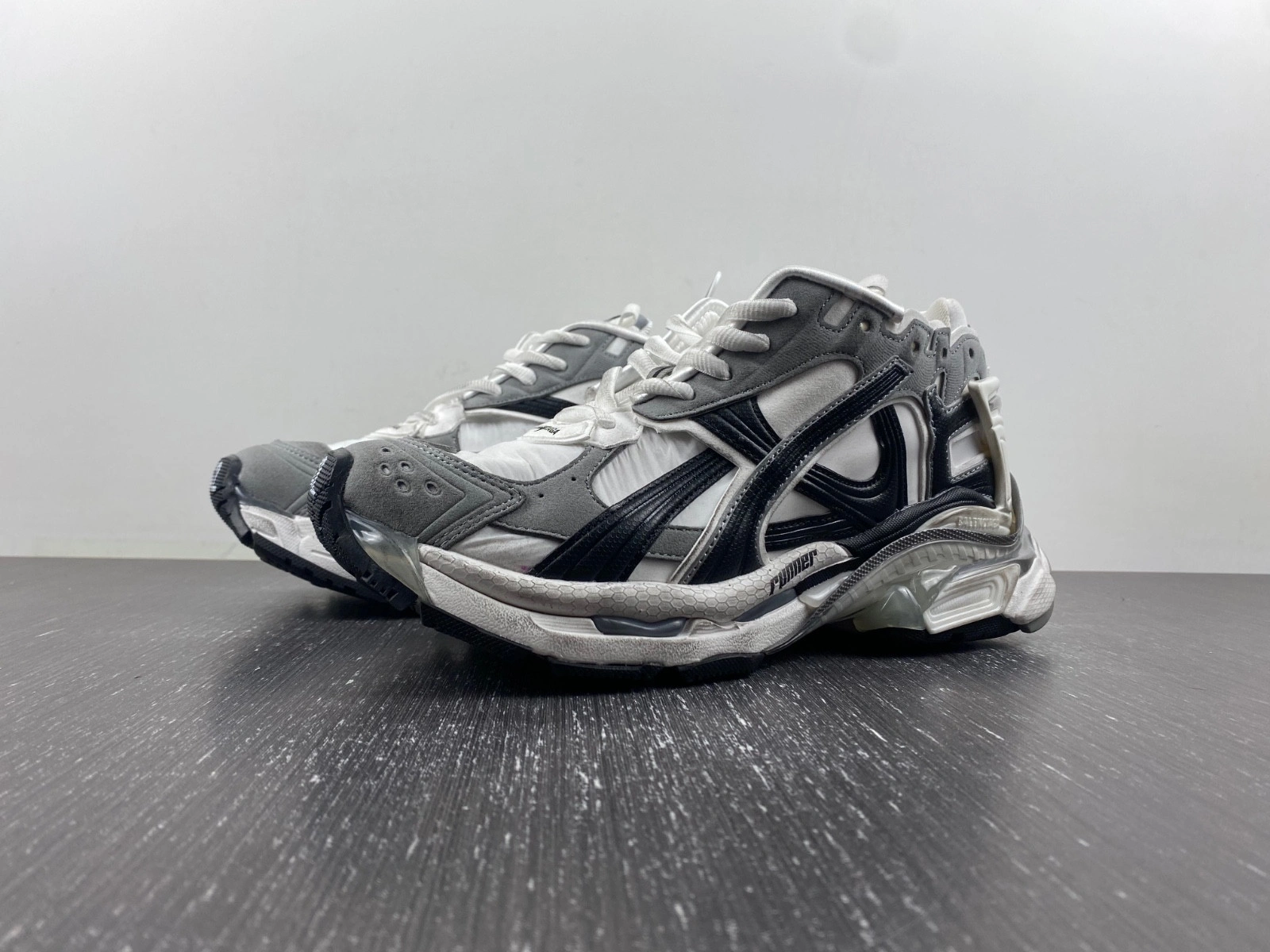 Balenciaga  Runner Sneaker in Grey white black