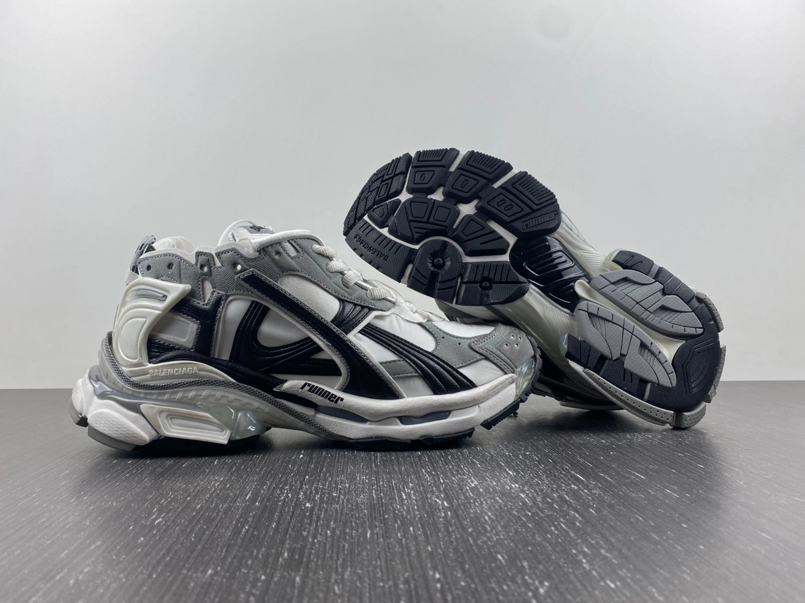 Balenciaga  Runner Sneaker in Grey white black