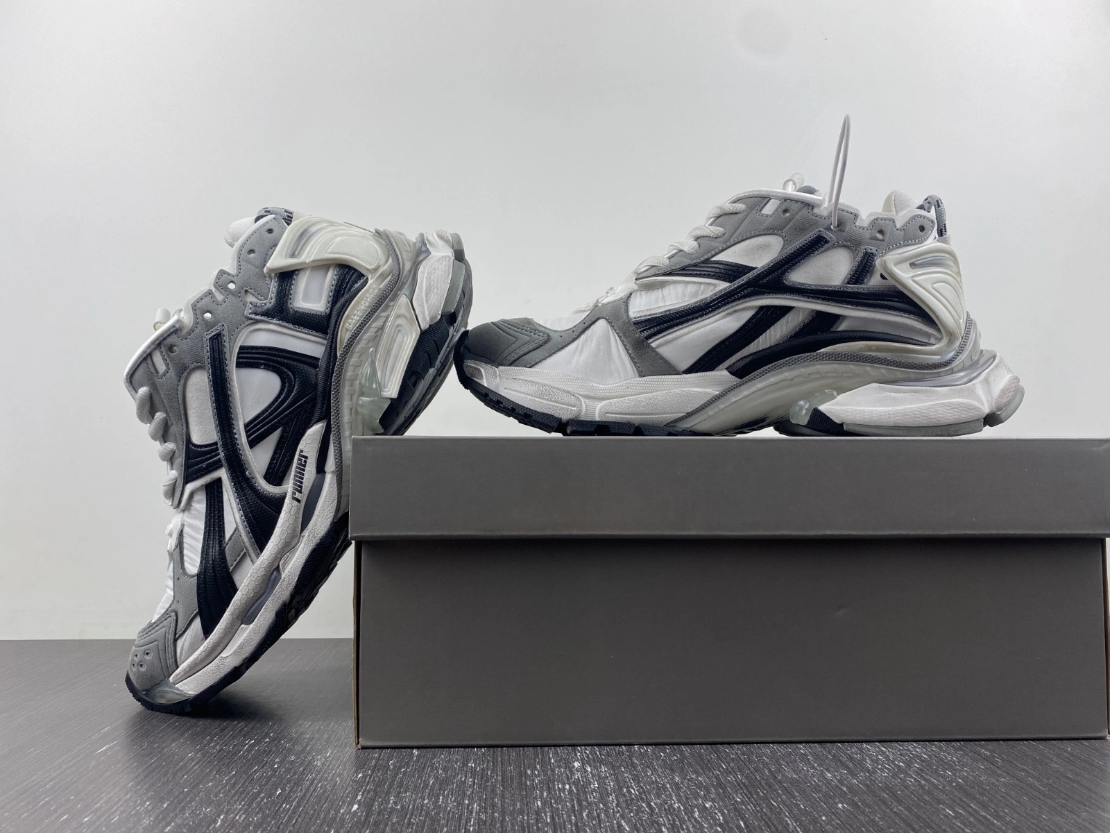 Balenciaga  Runner Sneaker in Grey white black