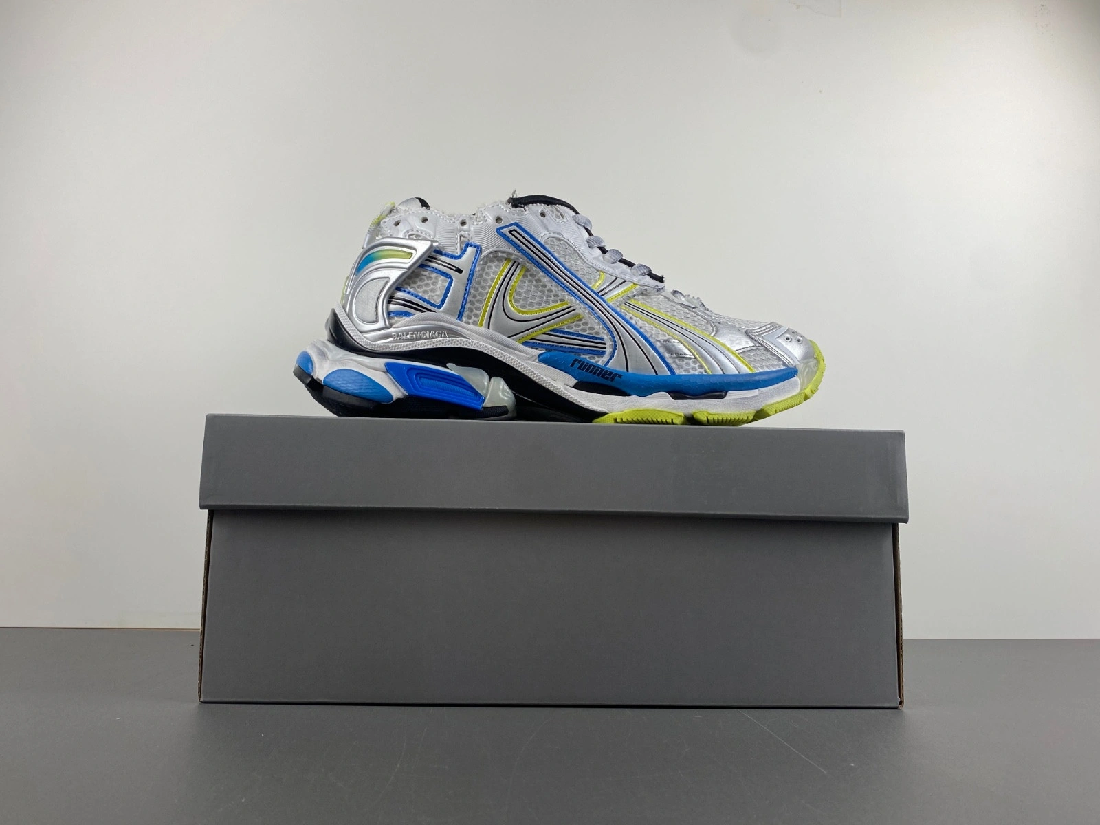Balenciaga  Runner Sneaker in WHITE YELLOW BLUE