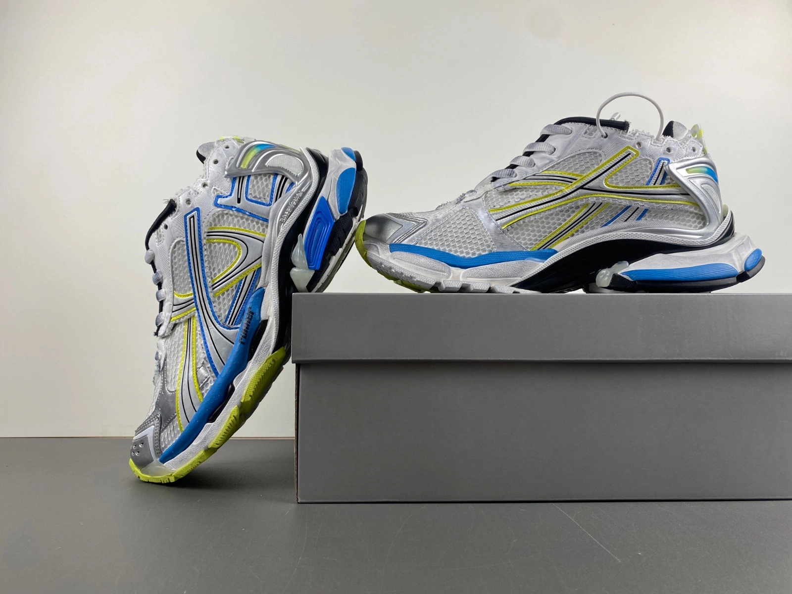 Balenciaga  Runner Sneaker in WHITE YELLOW BLUE