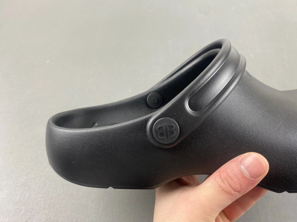 Balenciaga  Sunday Mule in Black