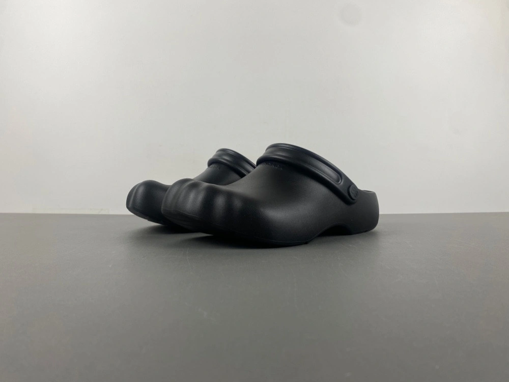 Balenciaga  Sunday Mule in Black