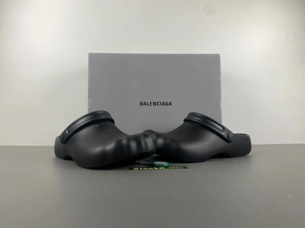 Balenciaga  Sunday Mule in Black