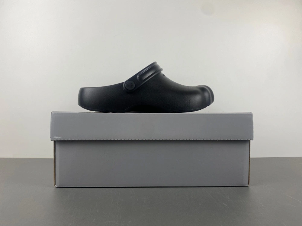 Balenciaga  Sunday Mule in Black