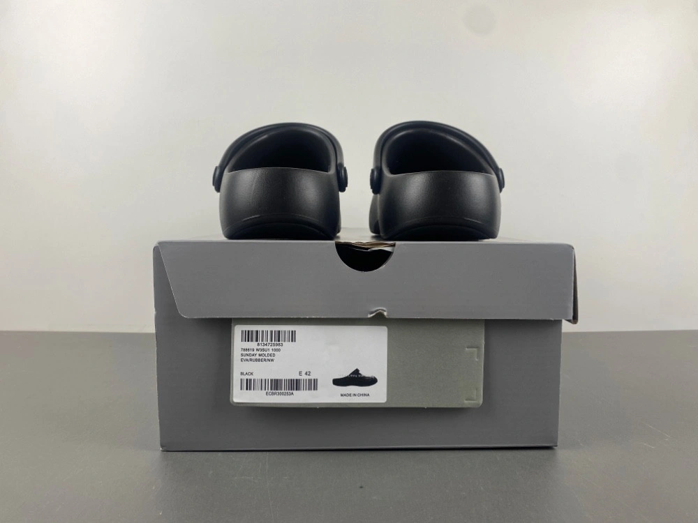 Balenciaga  Sunday Mule in Black