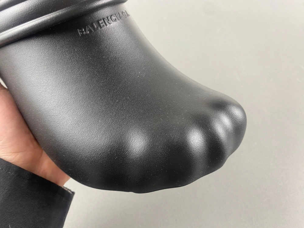 Balenciaga  Sunday Mule in Black