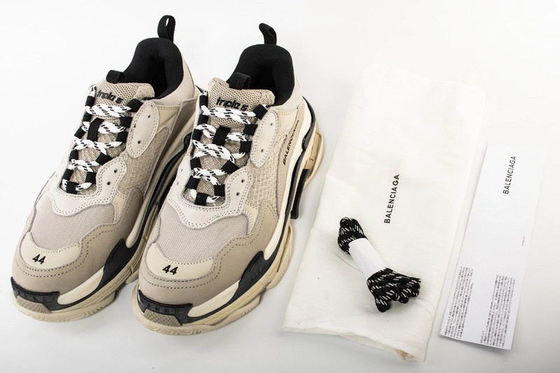 Balenciaga  Triple S Trainers Vanille