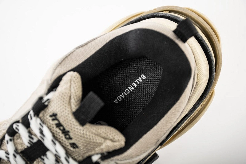 Balenciaga  Triple S Trainers Vanille