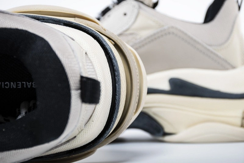 Balenciaga  Triple S Trainers Vanille