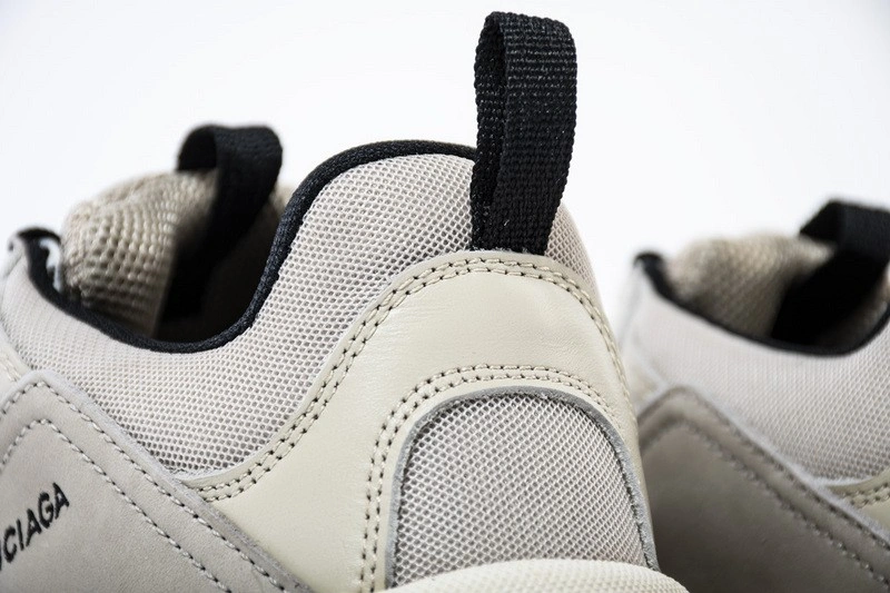 Balenciaga  Triple S Trainers Vanille