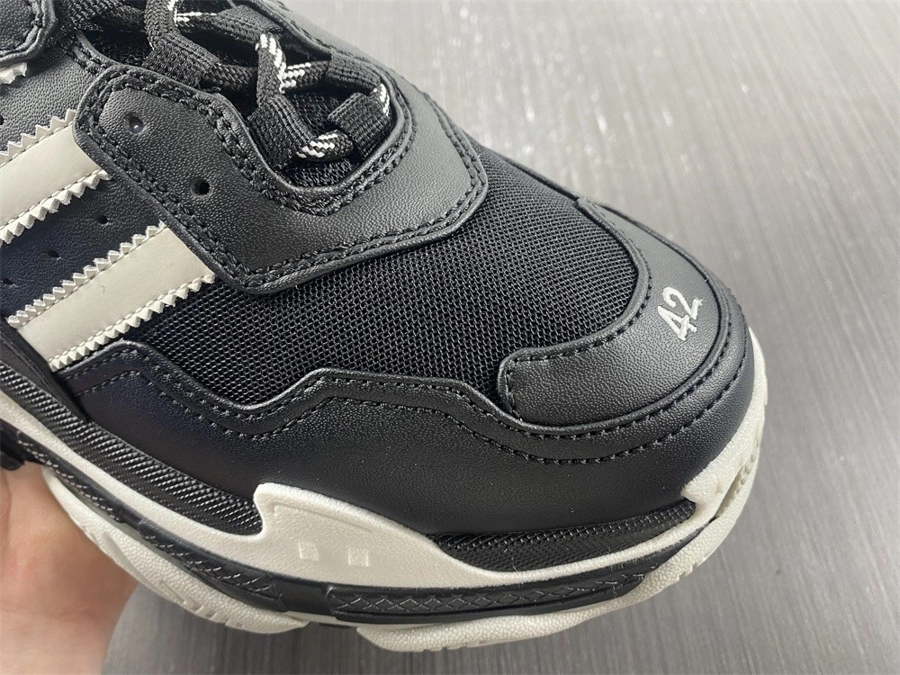 Balenciaga  Triple S