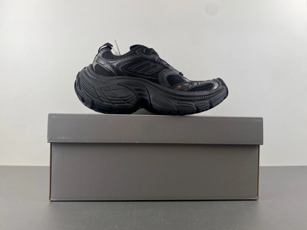 Balenciaga 10XL  SNEAKER   in black mesh