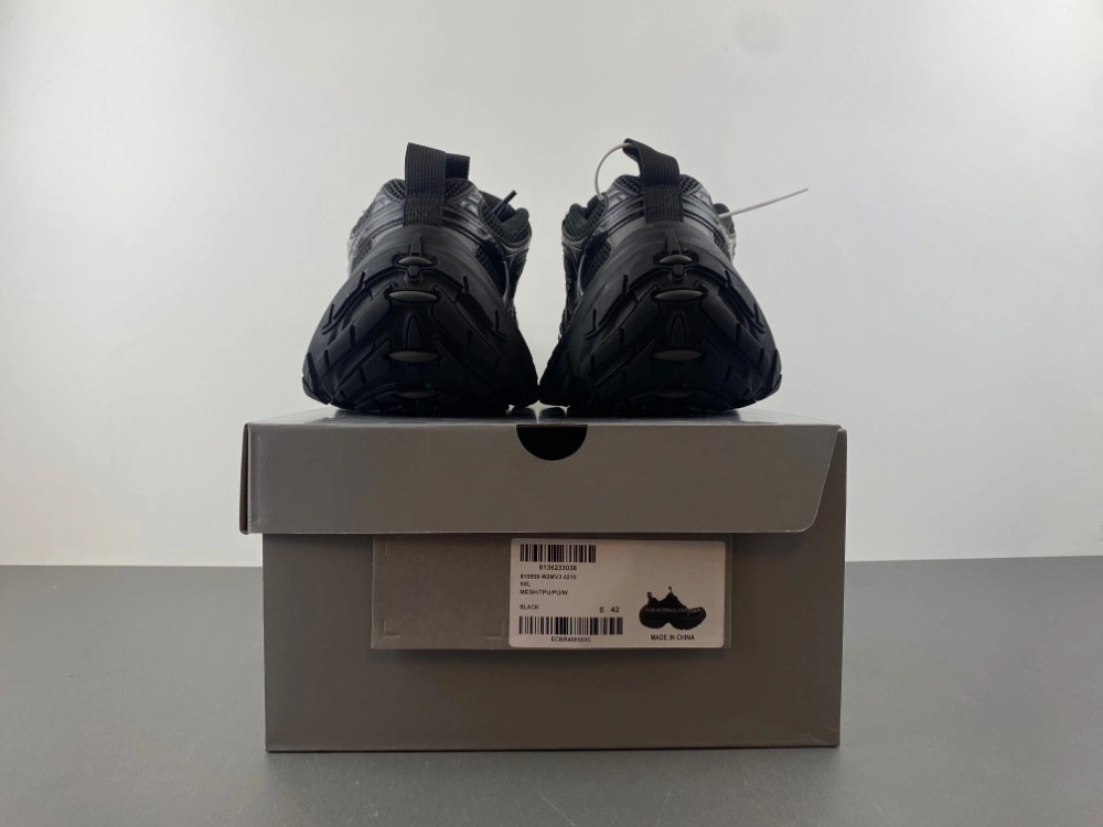 Balenciaga 10XL  SNEAKER   in black mesh