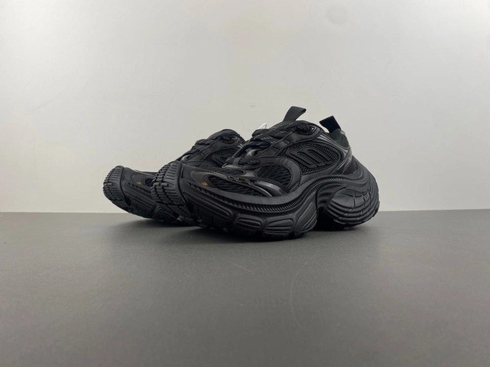 Balenciaga 10XL  SNEAKER   in black mesh