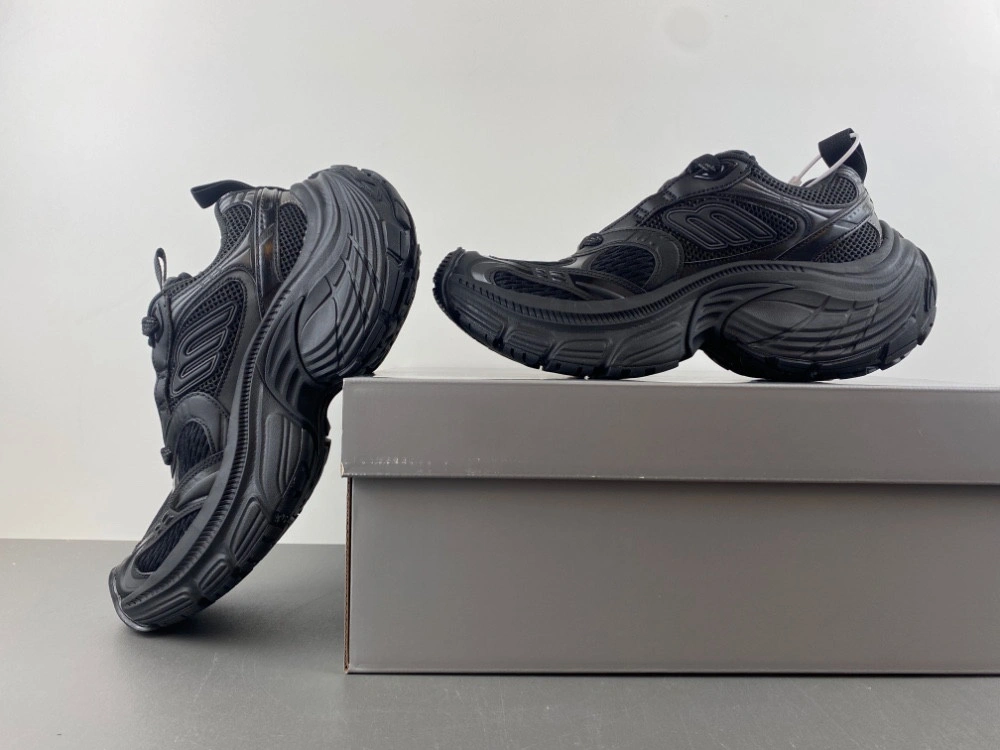 Balenciaga 10XL  SNEAKER   in black mesh