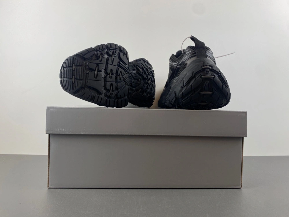 Balenciaga 10XL  SNEAKER   in black mesh