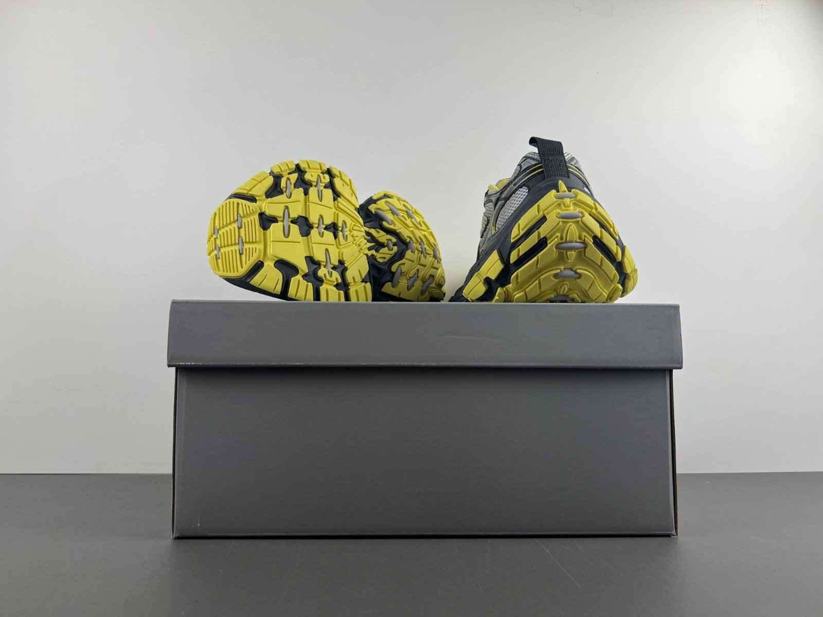 Balenciaga 10XL  SNEAKER in Grey yellow