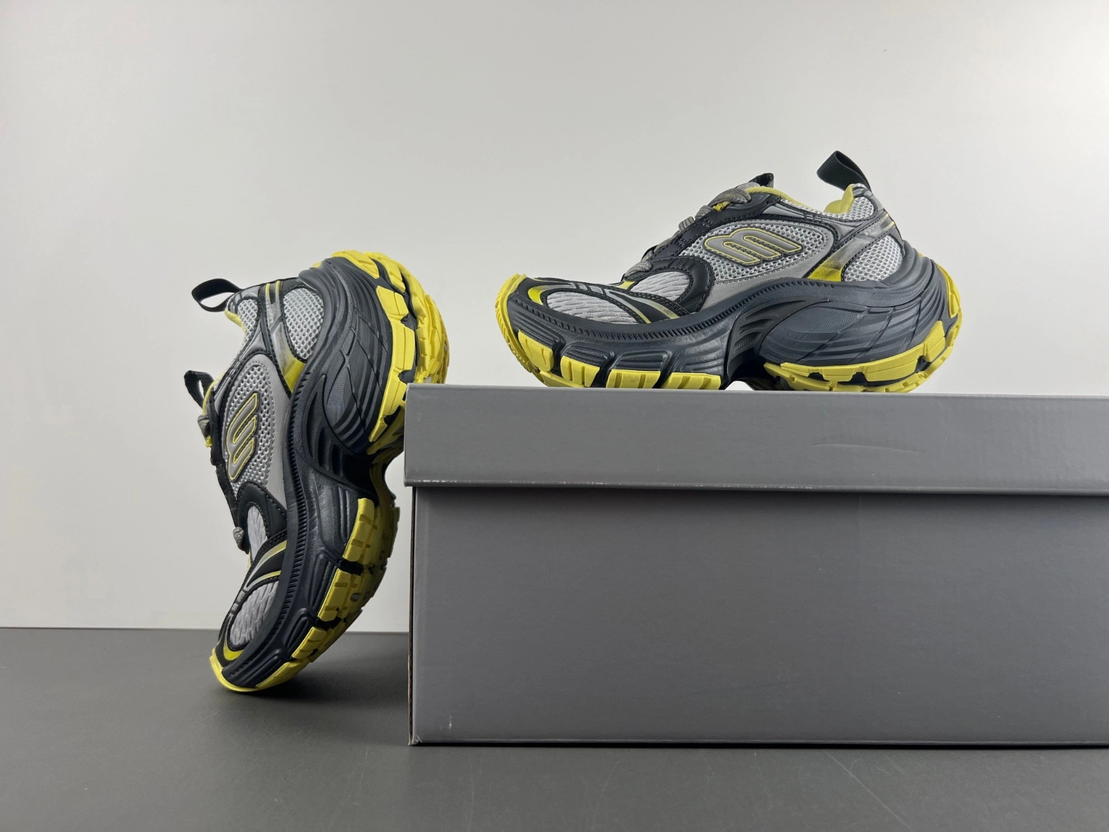 Balenciaga 10XL  SNEAKER in Grey yellow
