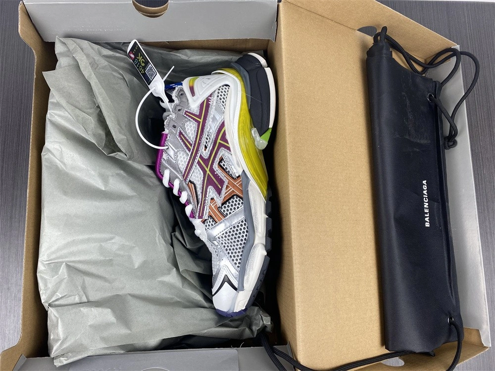 Balenciaga RUNNER SNEAKER   677403W3RB68123