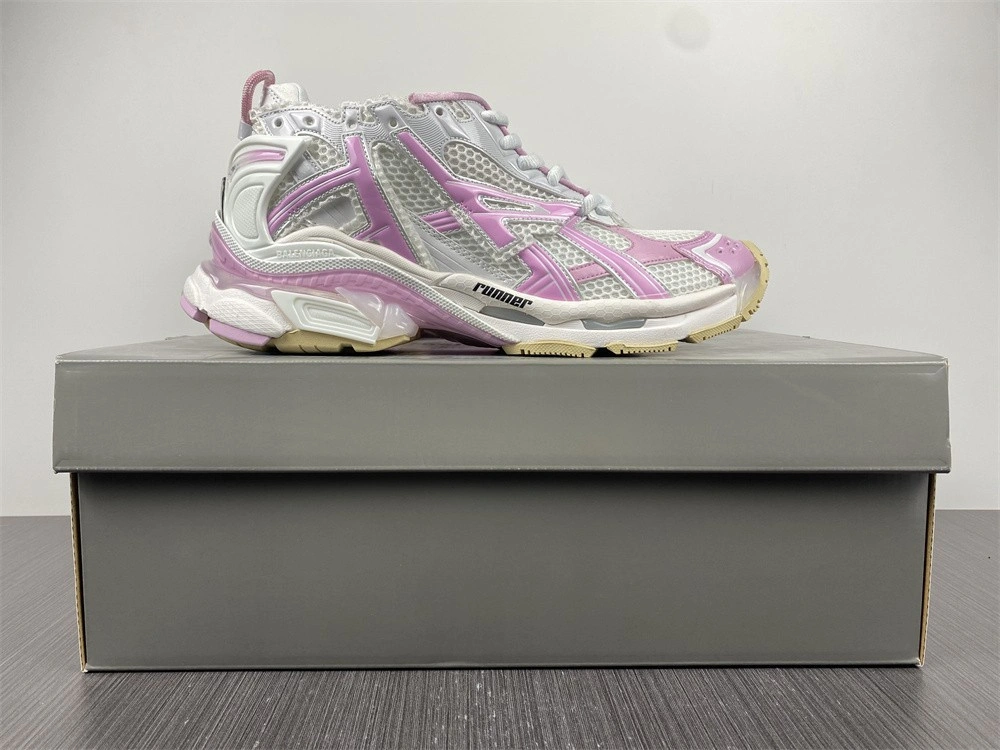 Balenciaga RUNNER SNEAKER  677402W3RB39059