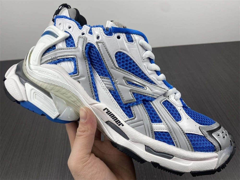Balenciaga RUNNER SNEAKER  677403W3RB34912