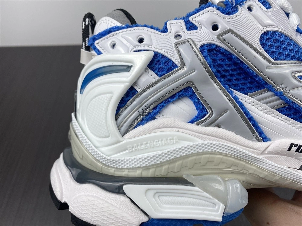 Balenciaga RUNNER SNEAKER  677403W3RB34912