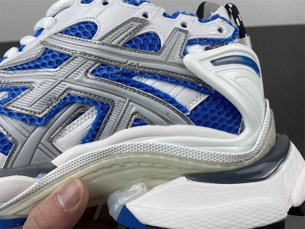 Balenciaga RUNNER SNEAKER  677403W3RB34912